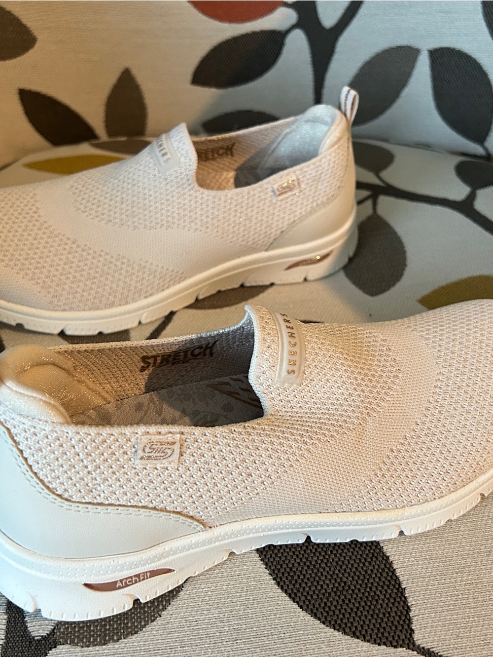 Skechers Women's Size 8 Slip-On Knit Sneakers in Light Beige. Never worn. - Picture 4 of 7